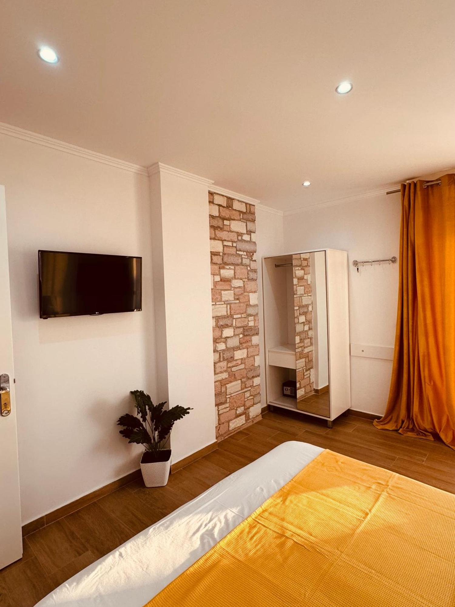 Orfeu Apartments Ksamil Luaran gambar